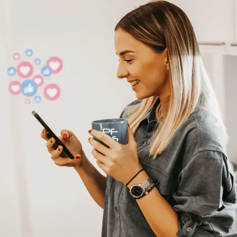 Social Media Management PFWS - Woman watching the mobile socials